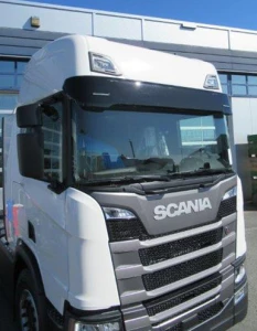 Osłona przeciwsłoneczna Scania S/R/G 08/2016,- z kompletnym zestawem montażowym, na 2 obrysy